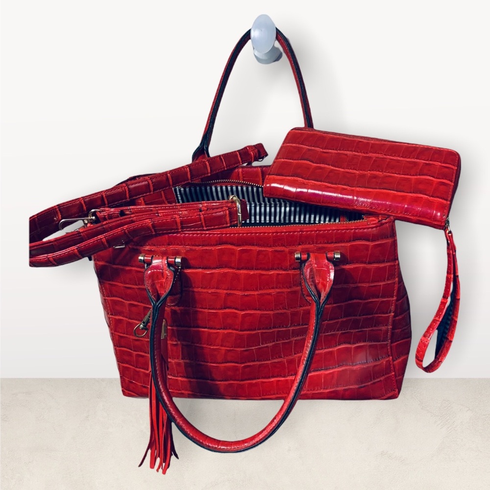 Red purse/shoulder bag